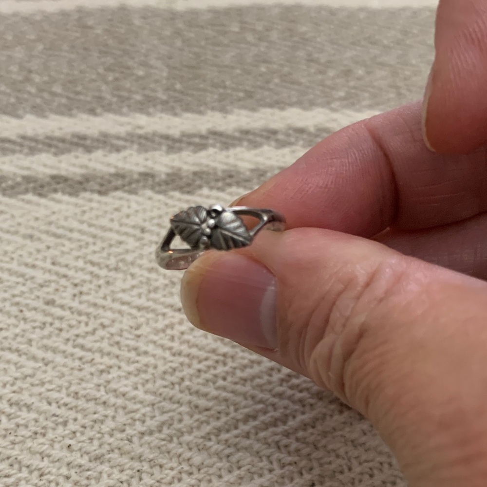 Vintage Black Hills Gold Sterling Silver Ring size 6